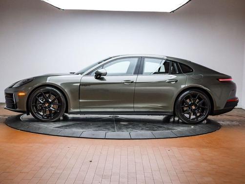 2026 Porsche Panamera 4