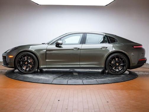 2026 Porsche Panamera 4