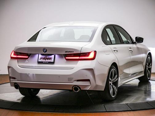 Alpine White 2023 BMW 330 330i
