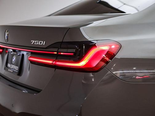 Bernina Grey Amber Effect Metallic 2022 BMW 750 i xDrive