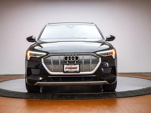 2021 Audi e-tron Premium Plus