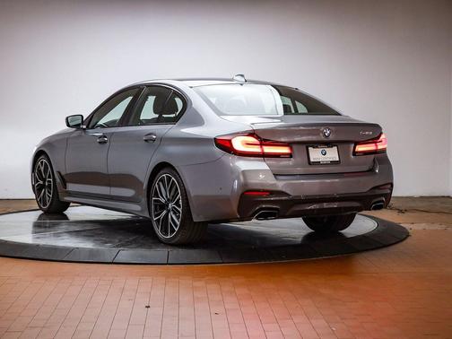 Skyscraper Gray Metallic 2023 BMW 540 i