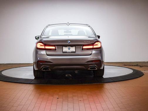 Skyscraper Gray Metallic 2023 BMW 540 i