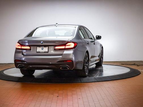 Skyscraper Gray Metallic 2023 BMW 540 i