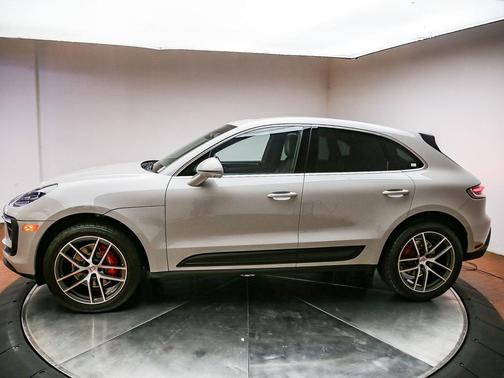 Chalk 2023 Porsche Macan Macan