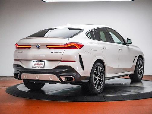Mineral White Metallic 2023 BMW X6 xDrive40i