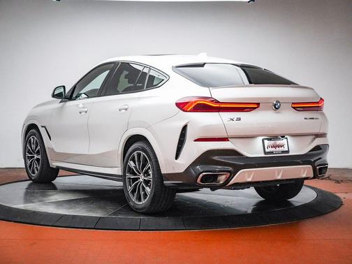Mineral White Metallic 2023 BMW X6 xDrive40i