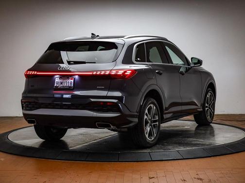 2025 Audi Q5 Premium TFSI quattro S tronic