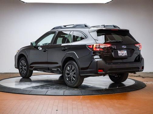 Crystal Black Silica 2023 Subaru Outback Onyx Edition XT
