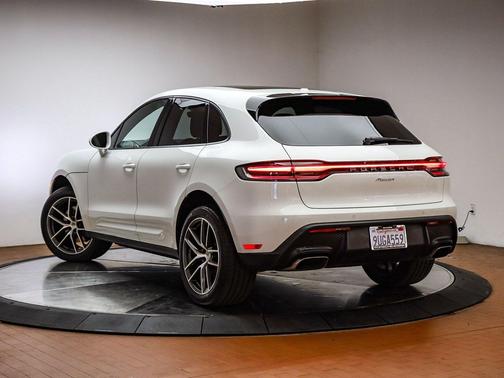 2025 Porsche Macan 