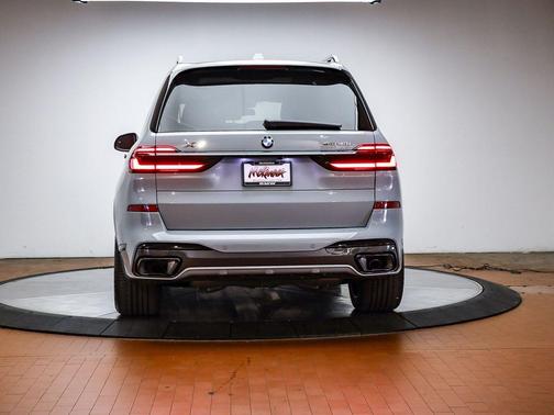 Brooklyn Grey Metallic 2025 BMW X7 xDrive40i