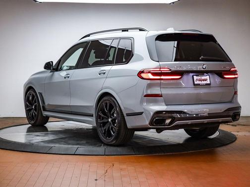 Brooklyn Grey Metallic 2025 BMW X7 xDrive40i