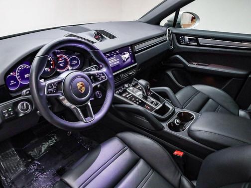 Chalk 2022 Porsche Cayenne Platinum Edition