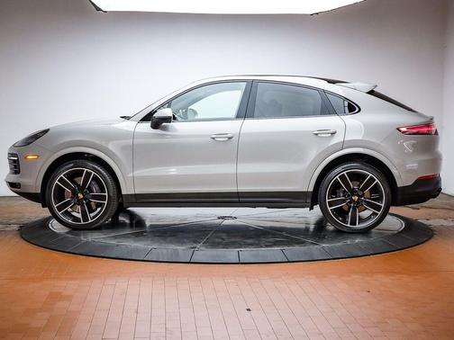 Chalk 2022 Porsche Cayenne Platinum Edition