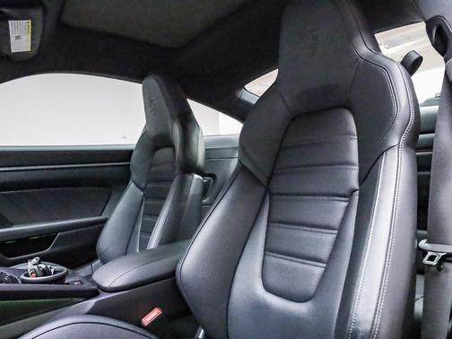 2024 Porsche 911 Carrera 4 GTS