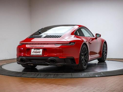 2024 Porsche 911 Carrera 4 GTS