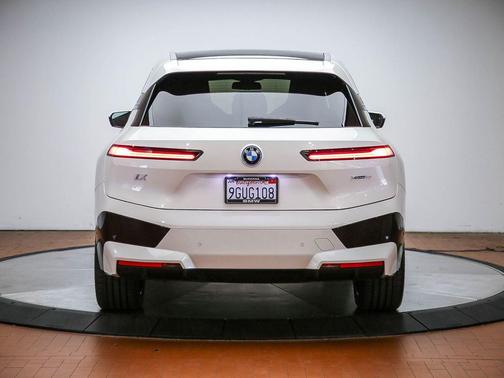Mineral White Metallic 2024 BMW iX xDrive50