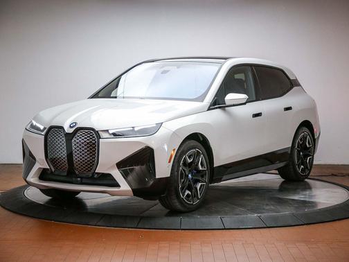 Mineral White Metallic 2024 BMW iX xDrive50
