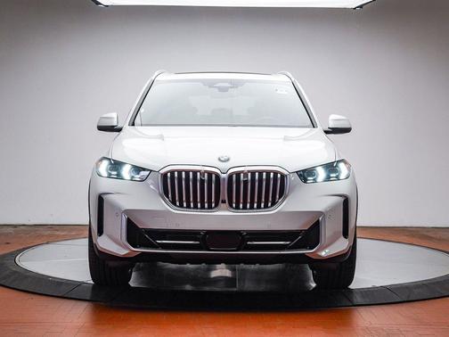 Mineral White Metallic 2026 BMW X5 sDrive40i