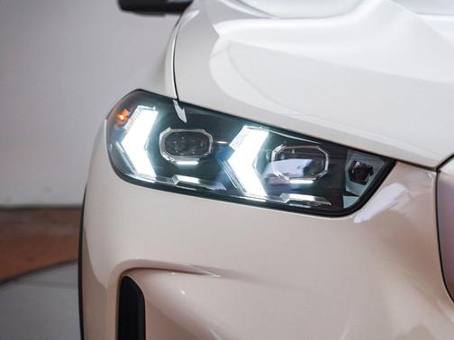Mineral White Metallic 2026 BMW X5 sDrive40i