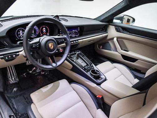 2025 Porsche 911 Carrera 4 GTS