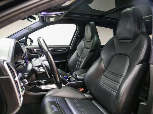 Jet Black 2020 Porsche Cayenne Turbo
