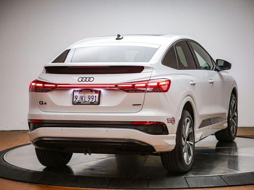 Glacier White Metallic 2023 Audi Q4 e-tron Sportback Premium Plus 50 quattro