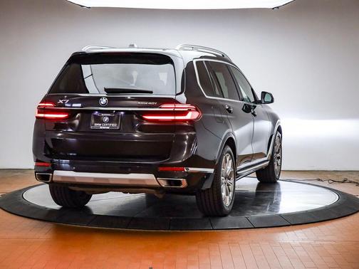 Black Sapphire Metallic 2024 BMW X7 xDrive40i