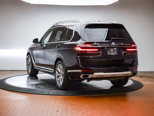 Black Sapphire Metallic 2024 BMW X7 xDrive40i