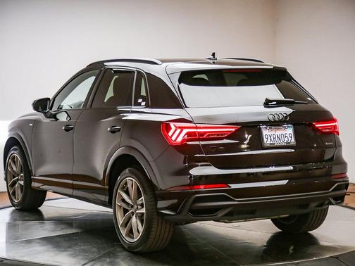 Mythos Black Metallic 2025 Audi Q3 Premium 45 TFSI S line quattro Tiptronic