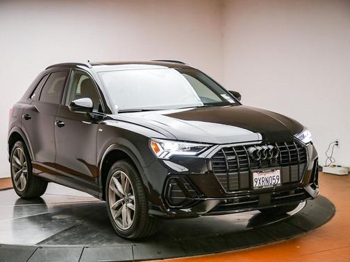 Mythos Black Metallic 2025 Audi Q3 Premium 45 TFSI S line quattro Tiptronic