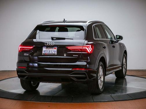 Mythos Black Metallic 2022 Audi Q3 45 S line Premium