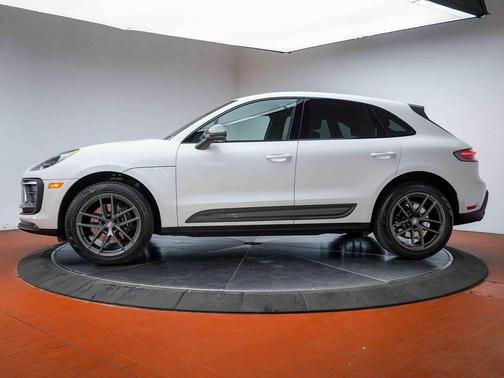 2025 Porsche Macan T