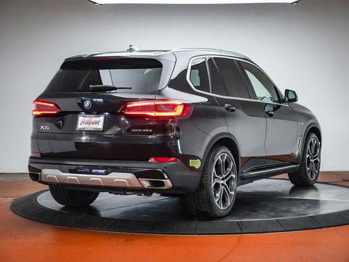 Black Sapphire Metallic 2023 BMW X5 xDrive45e
