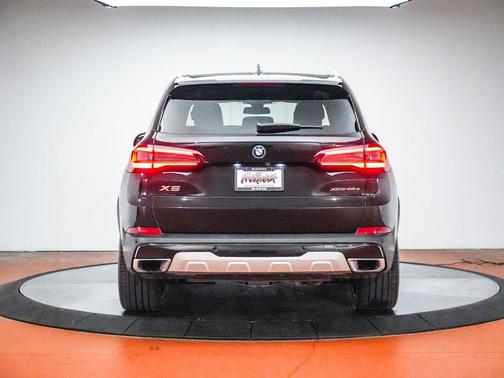 Black Sapphire Metallic 2023 BMW X5 xDrive45e