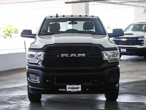 Bright White Clearcoat 2022 RAM 2500 Tradesman Crew Cab 4x4 6'4' Box