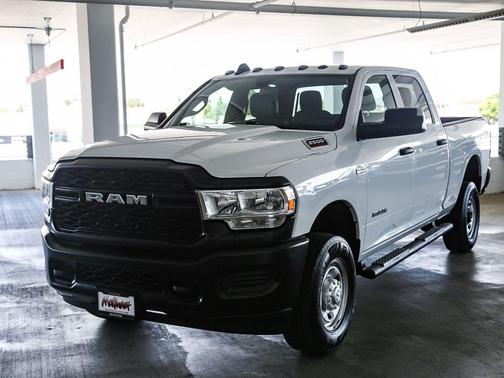 Bright White Clearcoat 2022 RAM 2500 Tradesman Crew Cab 4x4 6'4' Box