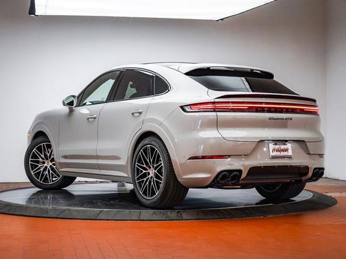 2025 Porsche Cayenne GTS