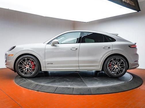 2025 Porsche Cayenne GTS