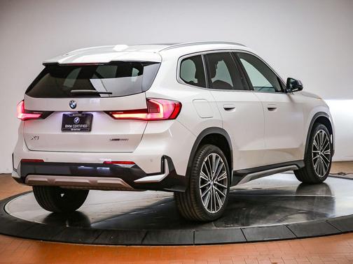 Mineral White Metallic 2023 BMW X1 xDrive28i