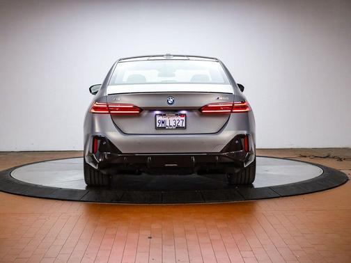 Frozen Pure Grey Metallic 2024 BMW i5 M60