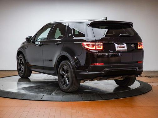 Santorini Black Metallic 2023 Land Rover Discovery Sport SE