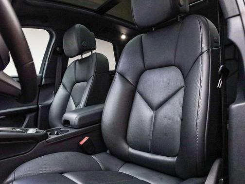 2025 Porsche Macan T