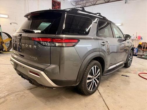 2023 Nissan Pathfinder Platinum