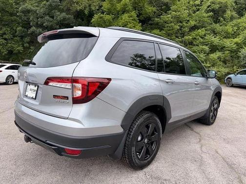 Lunar Silver Metallic 2022 Honda Pilot TrailSport