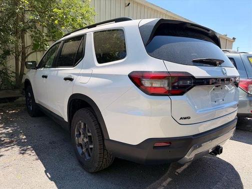Platinum White Pearl 2026 Honda Pilot TrailSport