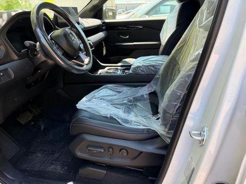 Platinum White Pearl 2026 Honda Pilot TrailSport