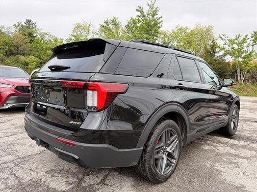 Black Metallic 2025 Ford Explorer ST-Line