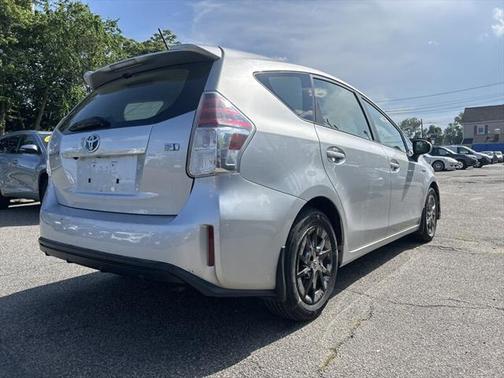 2016 Toyota Prius v Four