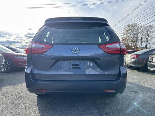 2016 Toyota Sienna L